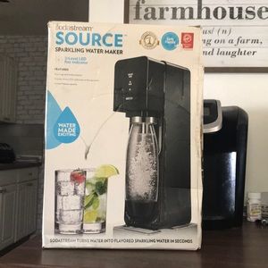 Sodastream-Sparkling Water Maker w/ Mixers